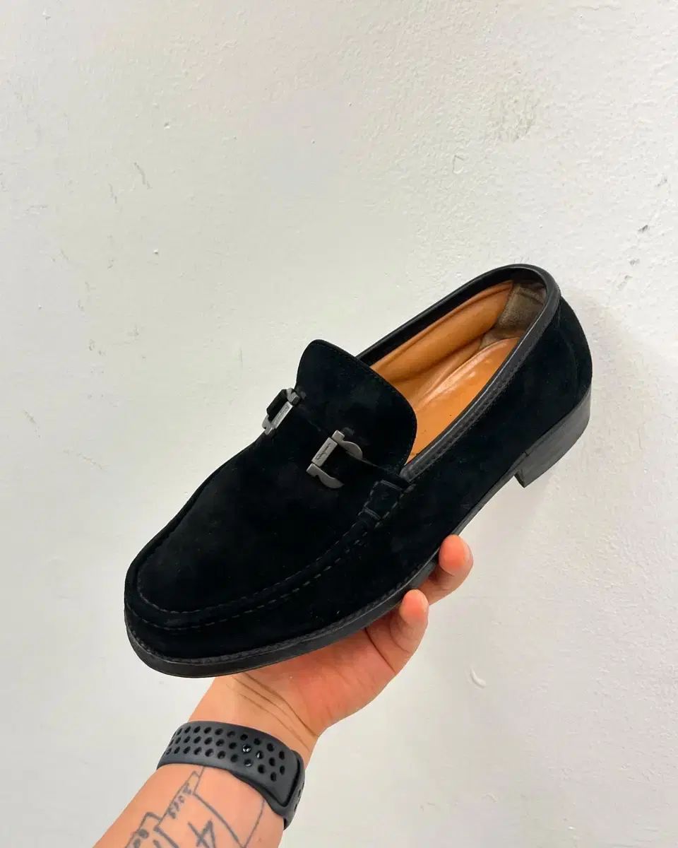 【雷市場（ポンジャン）商品韓国直送】FERRAGAMO(フェラガモ) スエード ローファー 260
