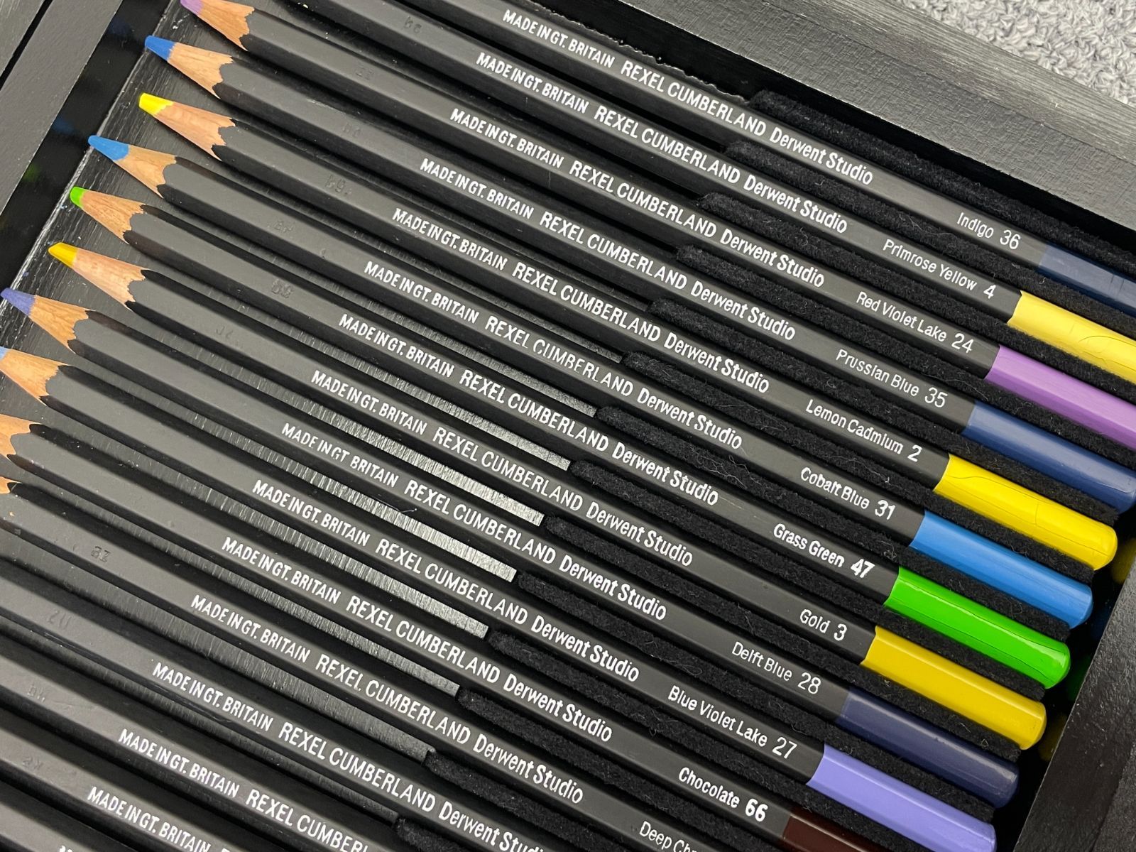 Derwent ダーウェント スタジオ7|REXEL DERWENT STUDIO 72色 色鉛筆 ウッドボックス 木箱入り G1|G042
