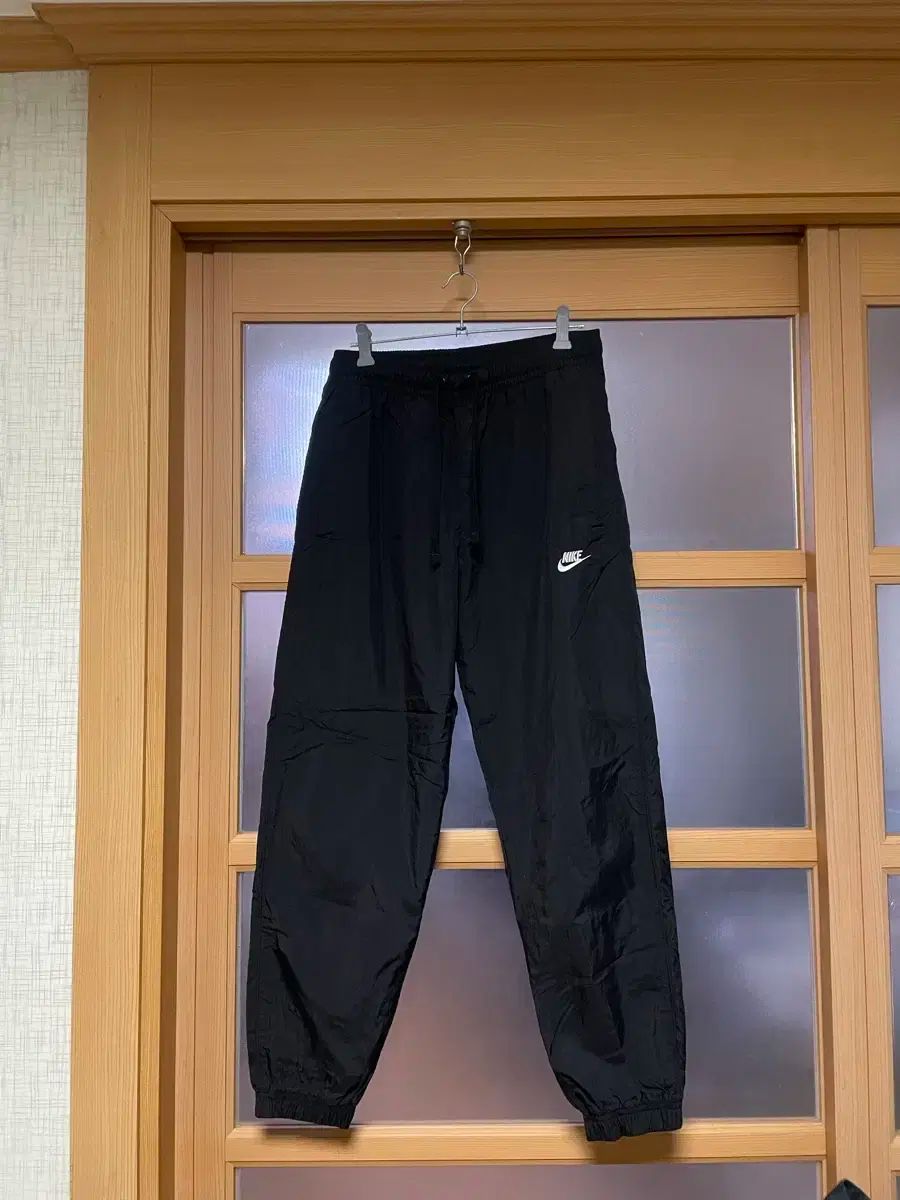 【雷市場（ポンジャン）商品韓国直送】 Nike(ナイキ） スウッシュ ウーブン ジョガーパンツ （ M ）