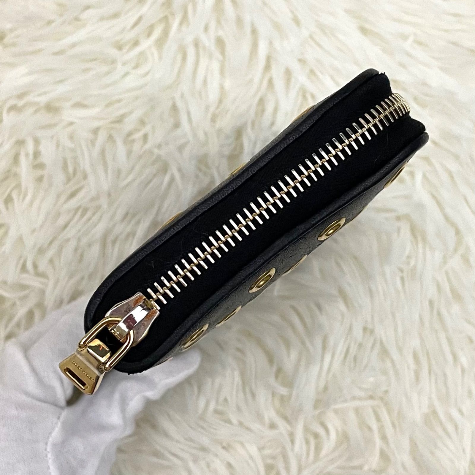 美品】ミュウミュウ スタッズ アコーディオンジップ ウォレット
