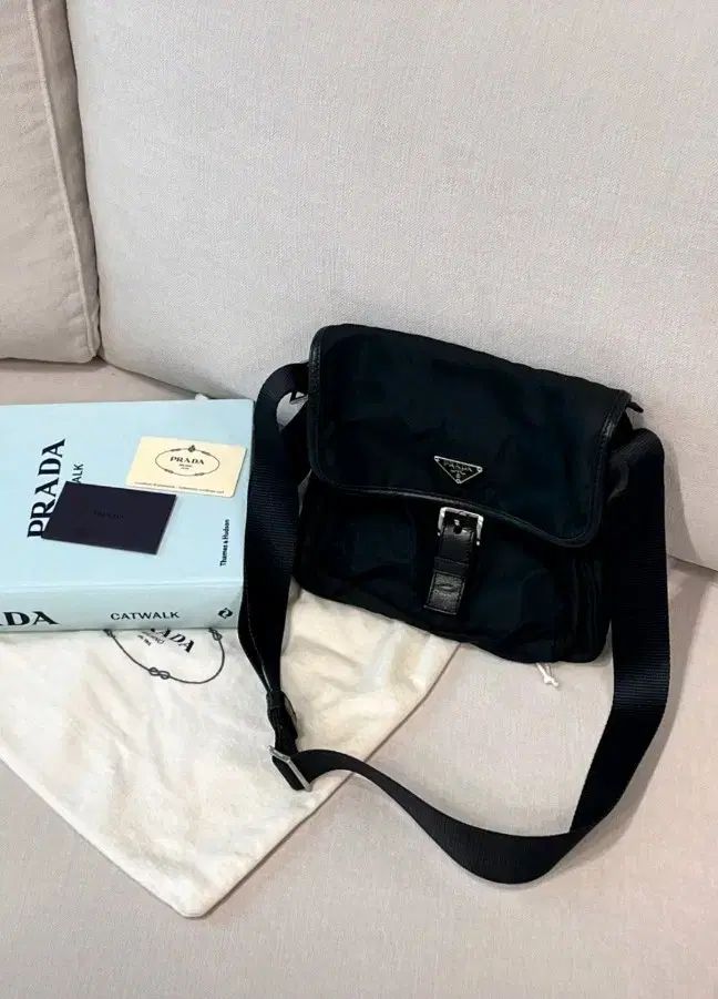 PRADA プラダ ナイロン メッセンジャーバッグ クロスバッグ