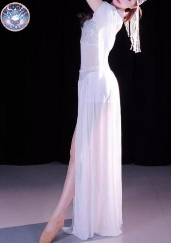 露出控えめ トップス