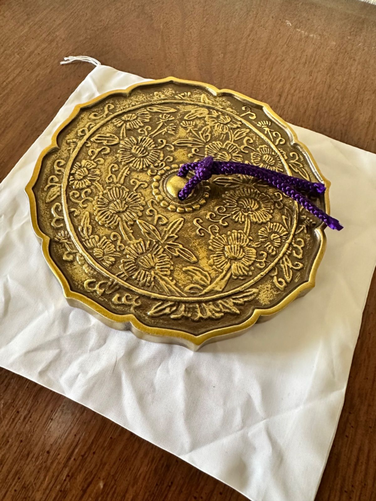 【美品】伊勢神宮所蔵　重要文化財　牡丹文八稜鏡　古鏡　模写品　金属製　レプリカ 伊勢神宮所蔵 重要文化財 牡丹文八稜鏡 古鏡 模写品 金属製