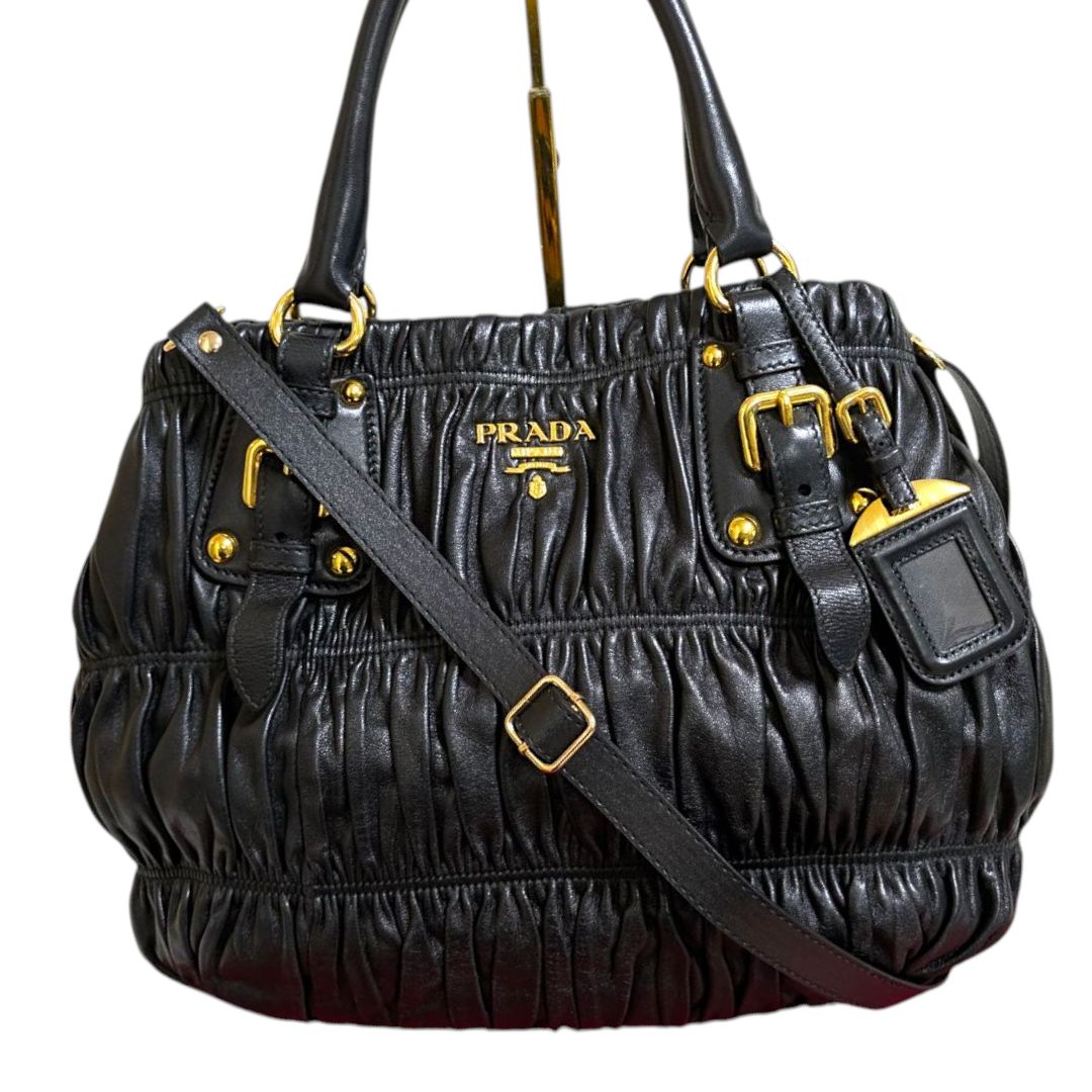 美品 未使用に近い 正規品 PRADA オールレザー ギャザー ハンドバッグ  