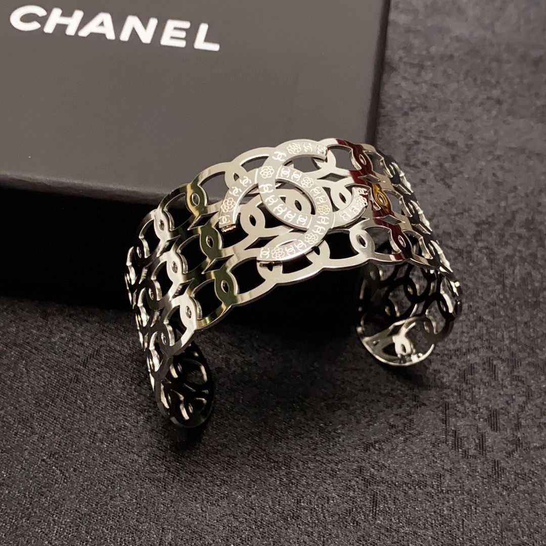【透明で美しい♡】CHANEL ブレスレット 楽天市場】シャネル バングル クリアの通販