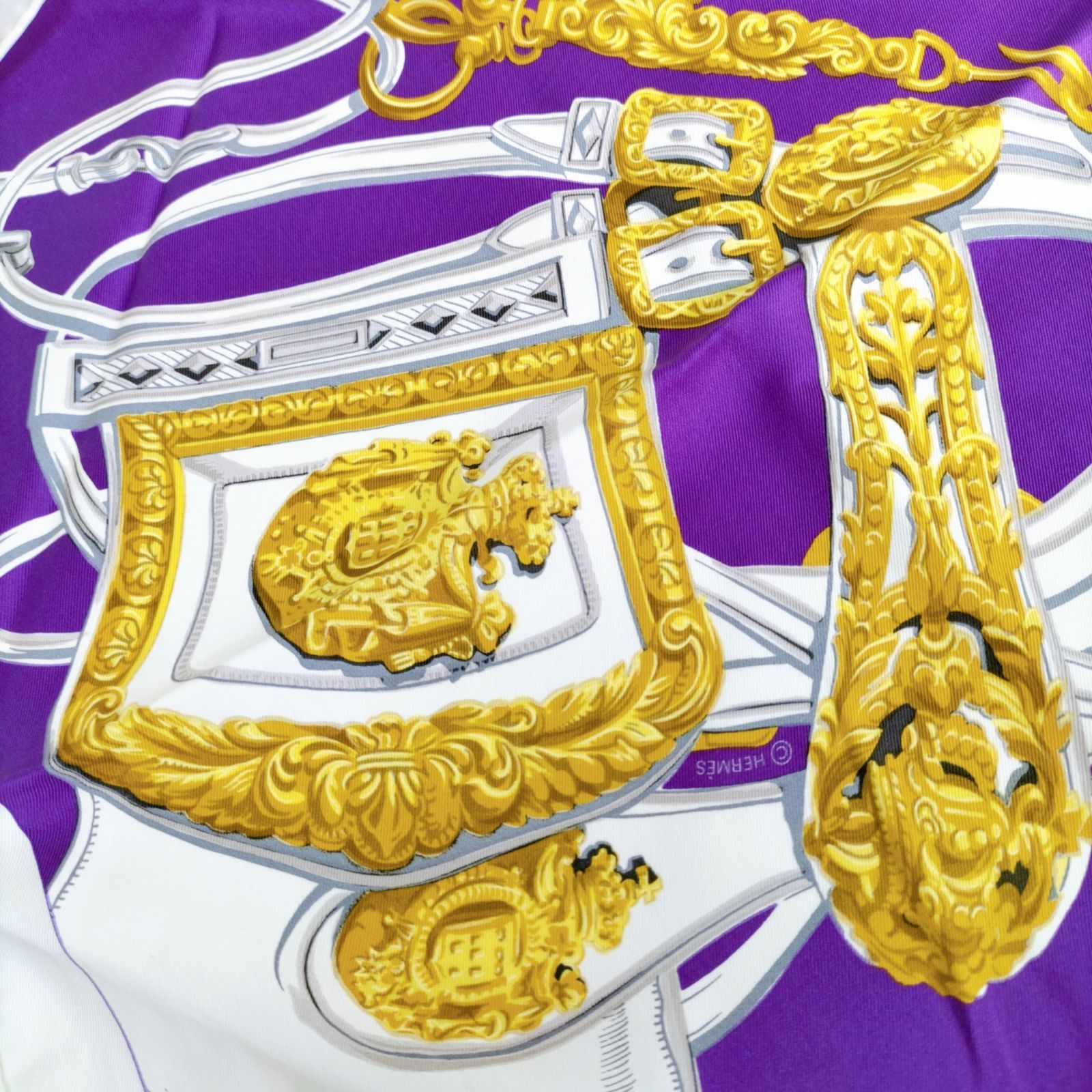 HERMES エルメス スカーフ 三角 ポワントゥ シルク BRIDES de HERMES エルメス スカーフ 三角 ポワントゥ シルク BRIDES de