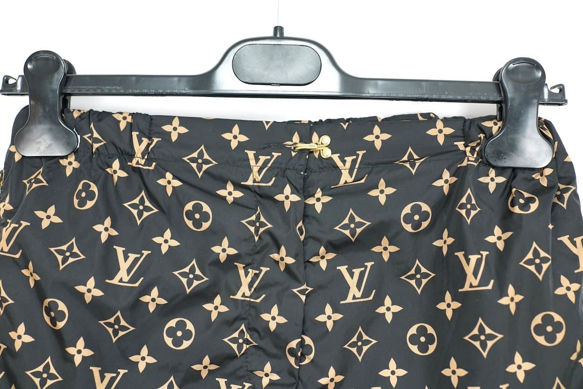 2021AW LOUIS VUITTON ルイヴィトン グラフィックモノグラム ナイロン ジョギングパンツ ブラック サイズ34 RW212W FM6  FLPA58 - メルカリ