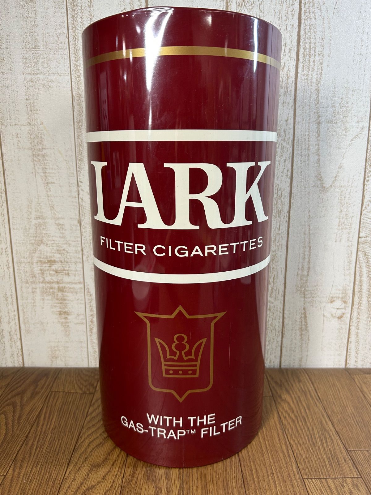 【昭和レトロ】当時物　赤ラーク LARK スチール缶 ゴミ箱 　タバコ柄 ブリキ 昭和レトロ 当時物 赤ラーク LARK スチール缶 ゴミ箱 タバコ柄