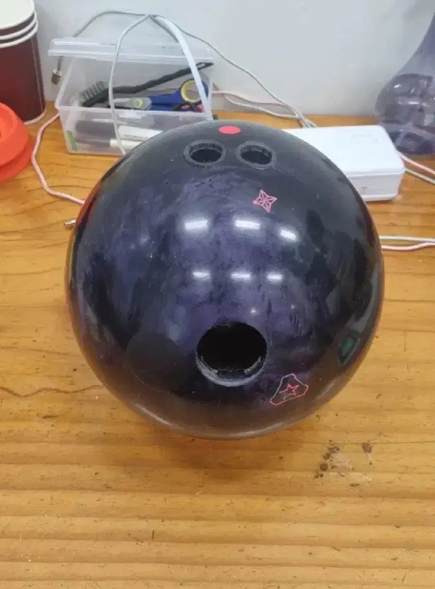 マジョリティ・エース　14ボンド中古美品　元箱付き マジョリティ・エース 14ボンド中古美品 元箱付き ボウリングボール