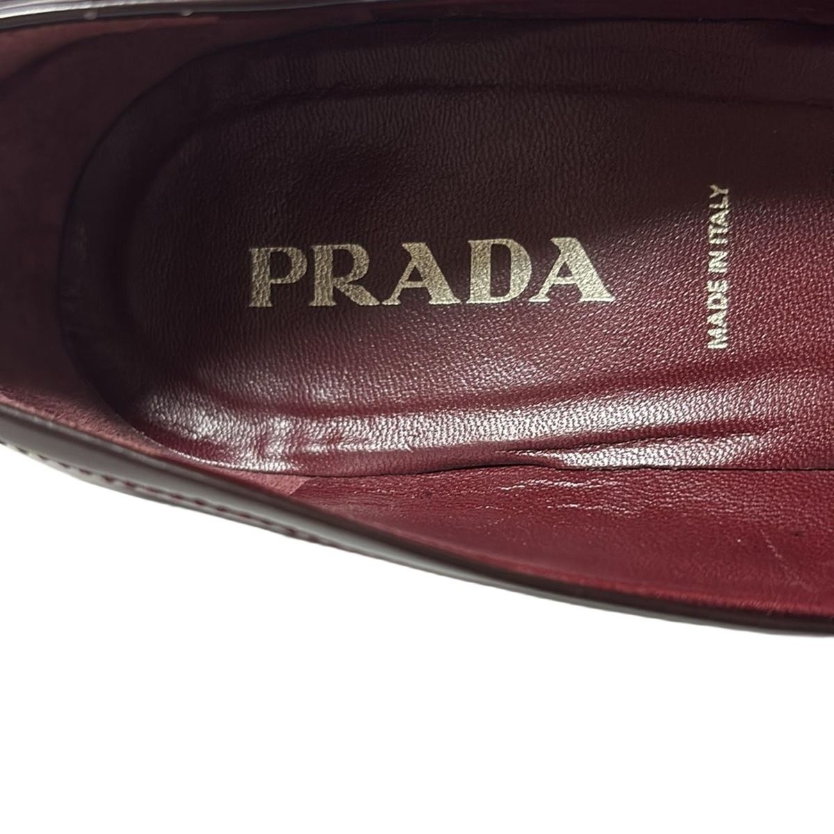 PRADA(プラダ) パンプス レディース - ボルドー×黒 リボン