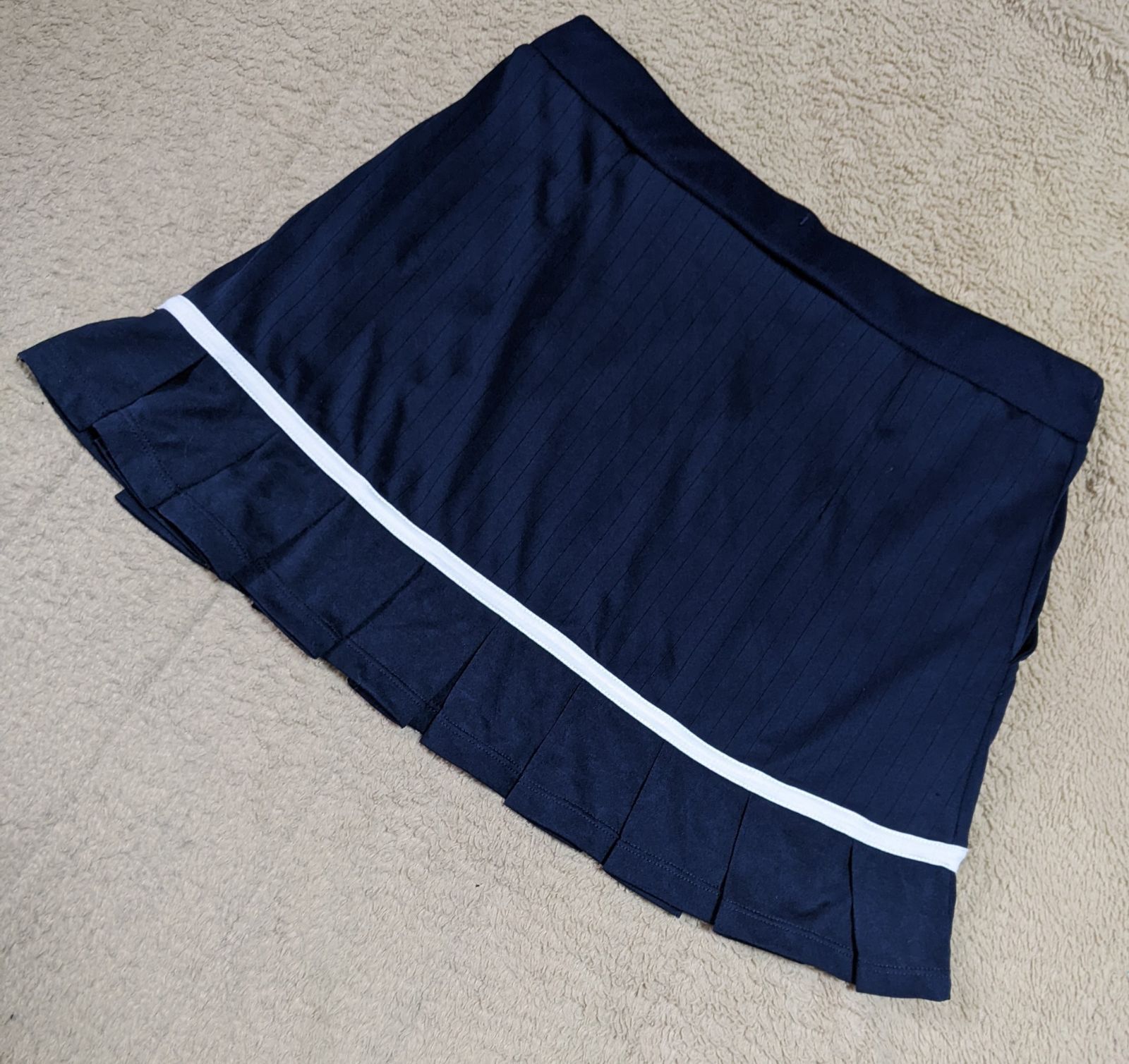 新品未使用タグ付き‼️フィラ ベロア素材スコート ホワイト ネイビー L