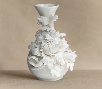 陶磁器花瓶 白牡丹 中サイズ 立体花モチーフ インテリア花器フラワーベース