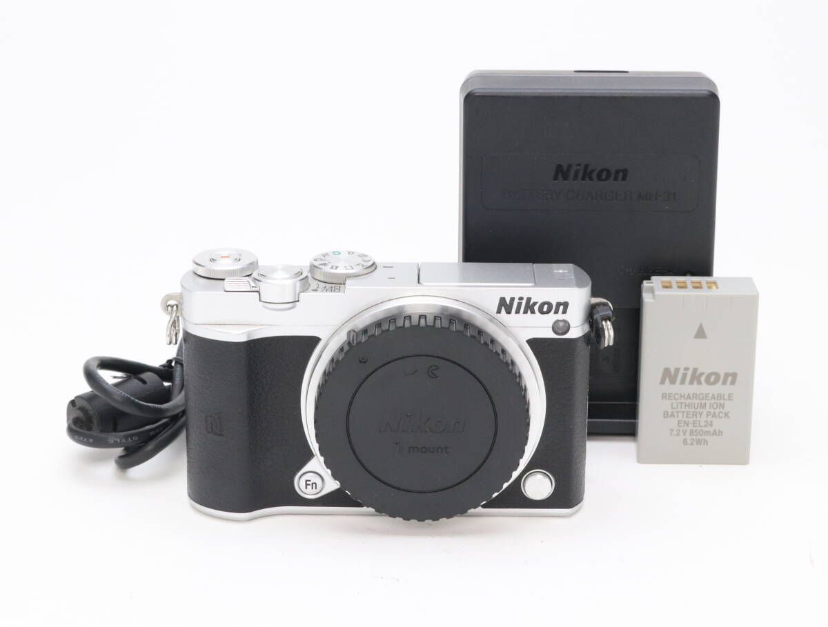 ■完動品 Nikon 1 J5 ミラーレス一眼　ショット数3508! □完動品 Nikon 1 J5 ミラーレス一眼 ショット数3508! □完動品 Nikon