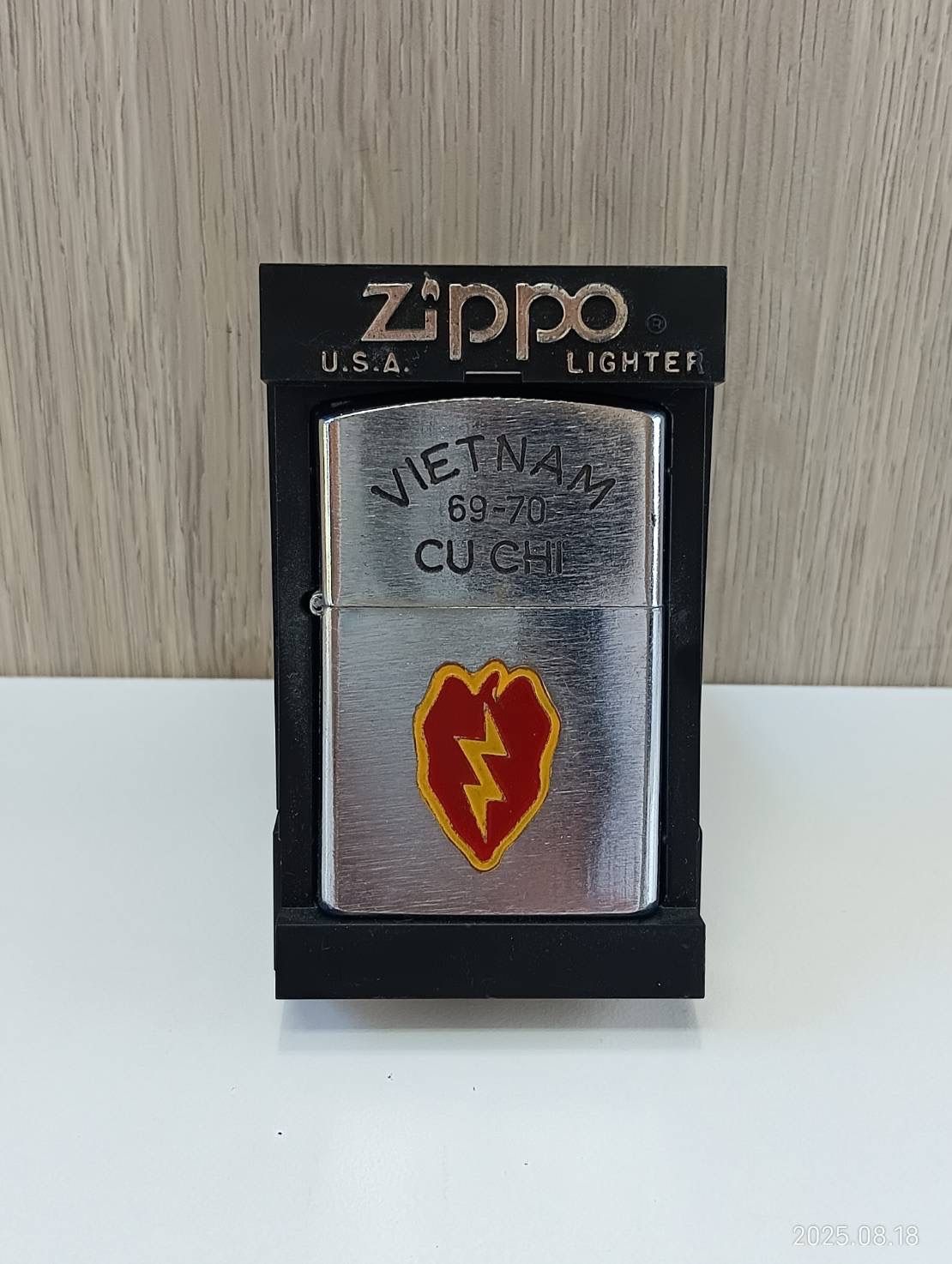 Zippoライター 1969-70年製 ベトナム ZIPPO】ジッポー：ベトナムZIPPO/1969年製造品 兵士とギター