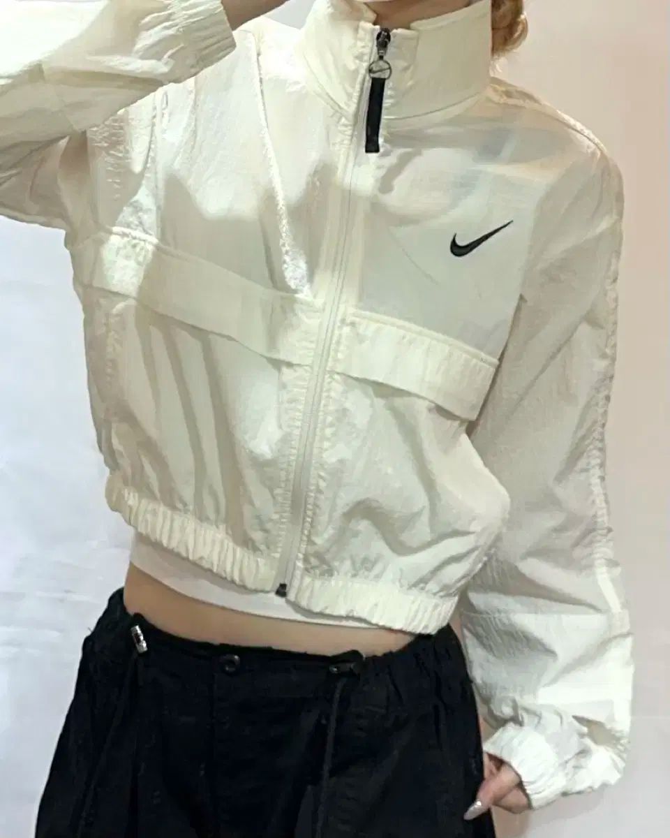 NIKE ナイキ ウーマンズ スポーツウェア ユーティリティ クロップド ウィンドブレーカー