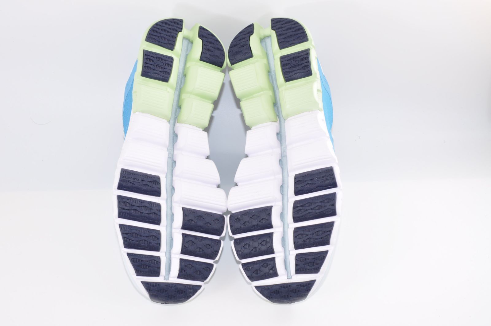 スニーカー ランニングシューズ