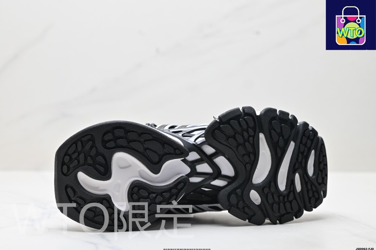アディダス（Adidas）XLG RUNNER DELUXE シリーズ ロートップ