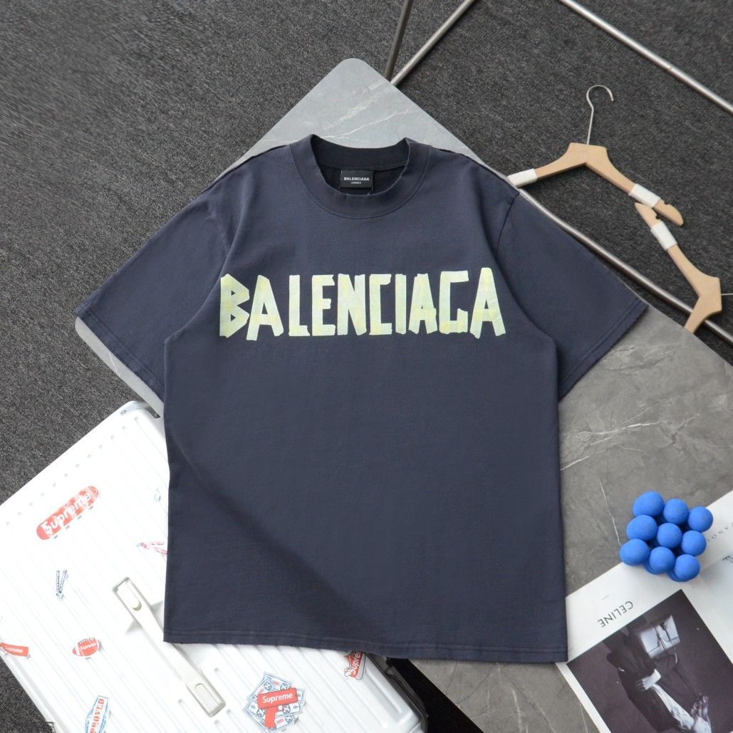 新品 BALENCIAGA バレンシアガ 前後に接合した プリント刺繍 半袖Tシャツ