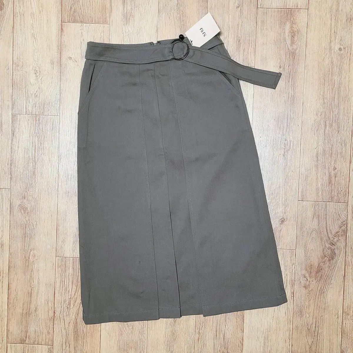 ベルト付き スリットスカート