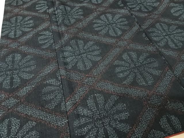 平和屋着物●本場結城紬　重要無形文化財　80亀甲　花菱文　正絹　逸品　AAAY9887np 平和屋着物○本場結城紬 重要無形文化財 80亀甲 花菱文 正絹 逸品