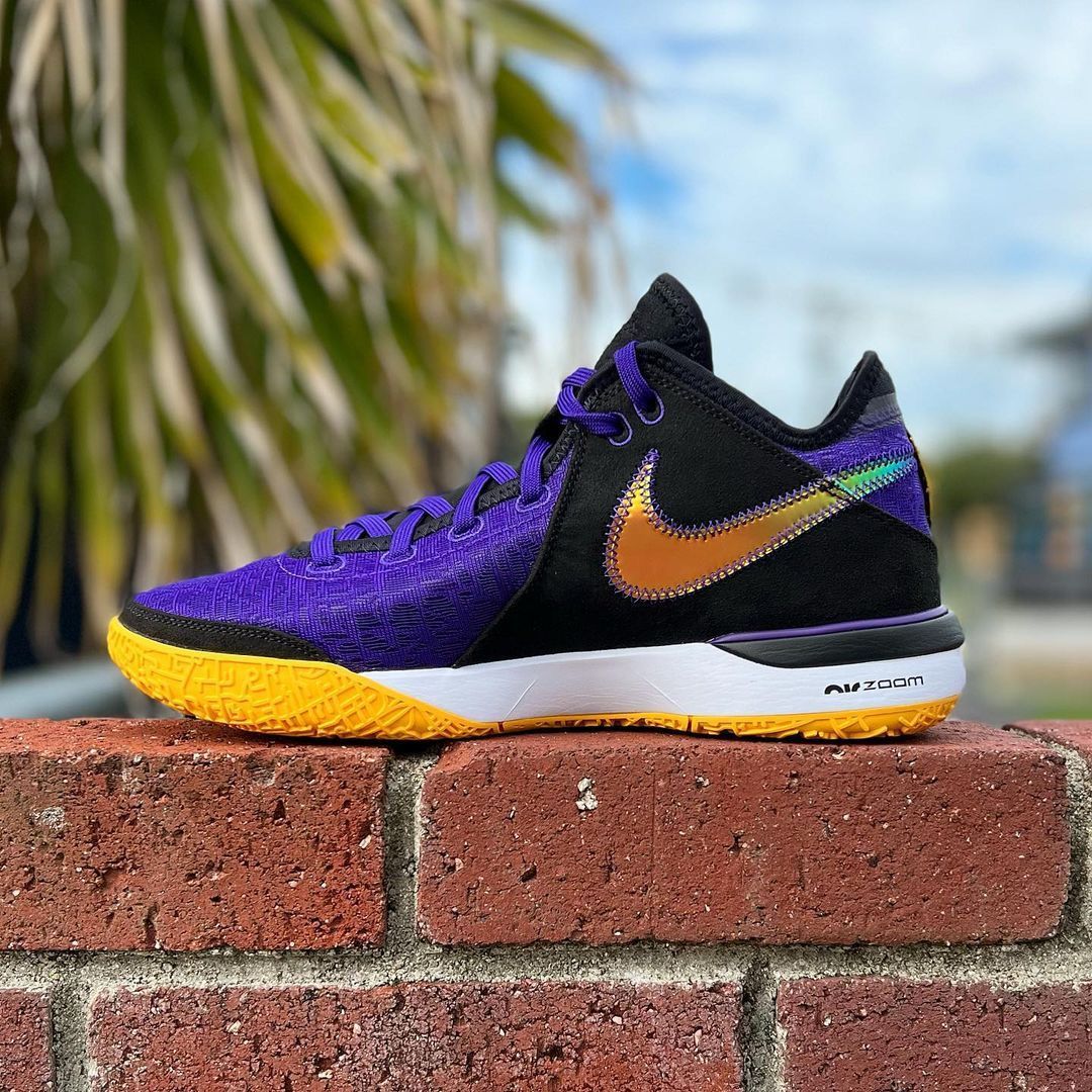 NIKE ZOOM LEBRON NXXT GEN LAKERS ナイキ ズーム レブロン ネクスト ジェン 【MEN'S】 court  purple/light thistle heather-university gold-black DR8788-500