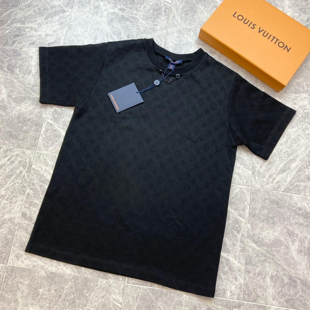 LOUIS VUITTON ルイヴィトン ﾓﾉｸﾞﾗﾑｼﾞｬｶﾞｰﾄﾞ Tｼｬﾂ S ﾉﾜｰﾙ レディース衣類 半袖カットソー Black ﾌﾞﾗｯｸ 1AFTN5 used A