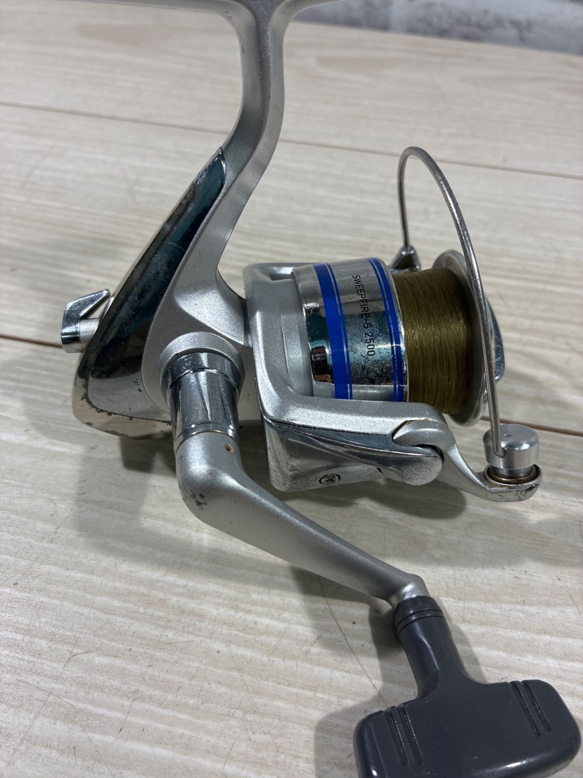 ダイワ スピニングリール SWEEPFIRE-S2500 整理番号R14 - メルカリ