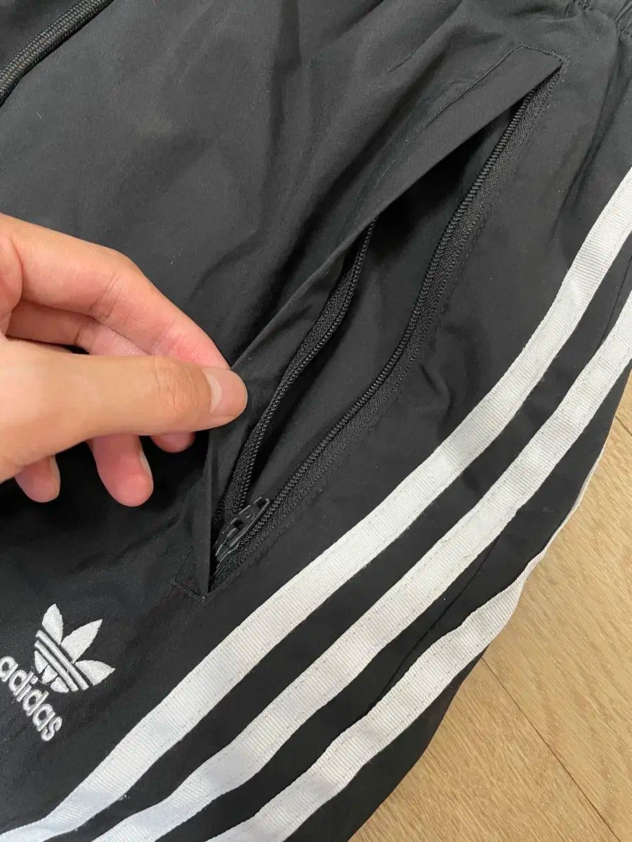 アディレニウム トラックパンツ