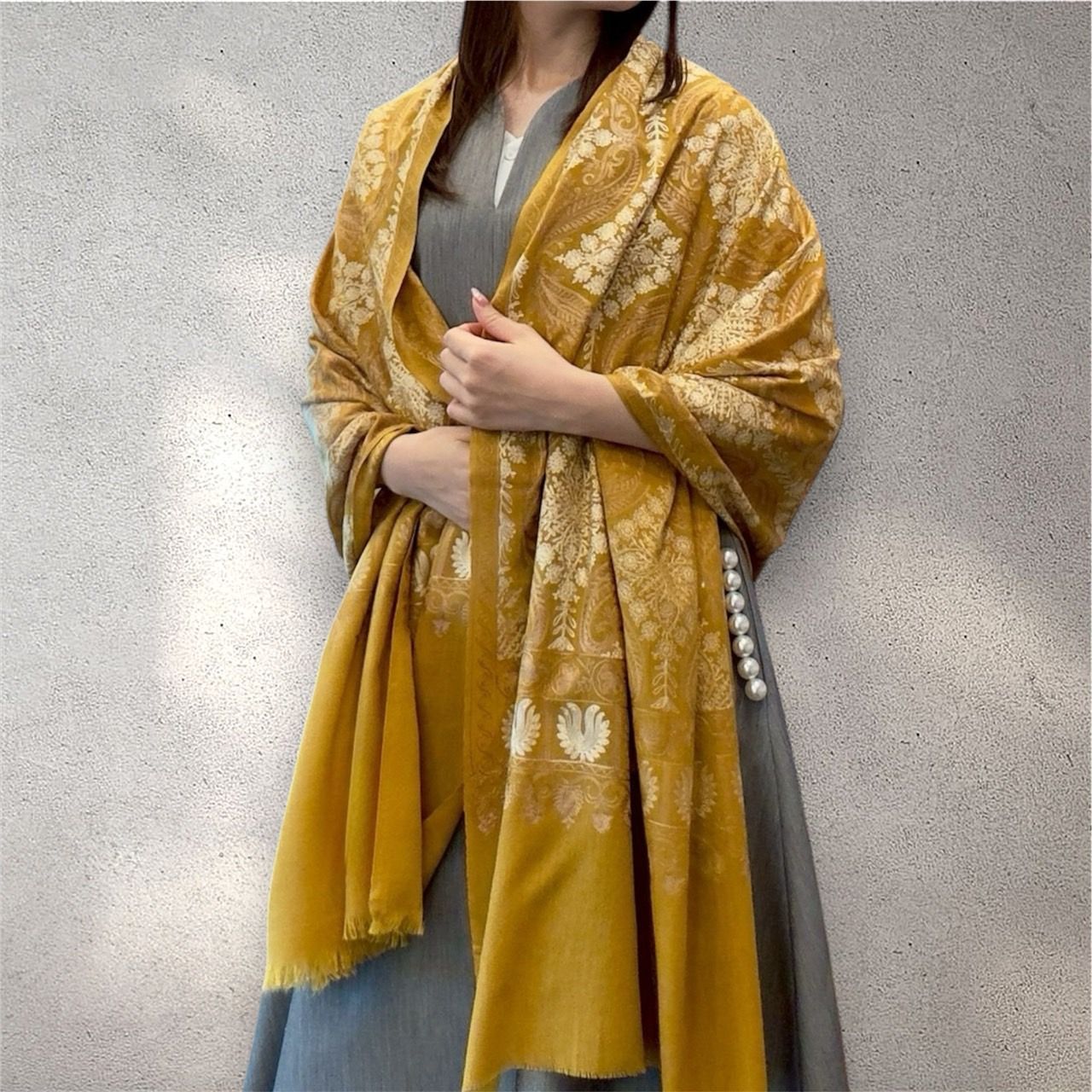 FENDI 大判 マロンベージュ × ブラック ロゴブランケット アルパカ