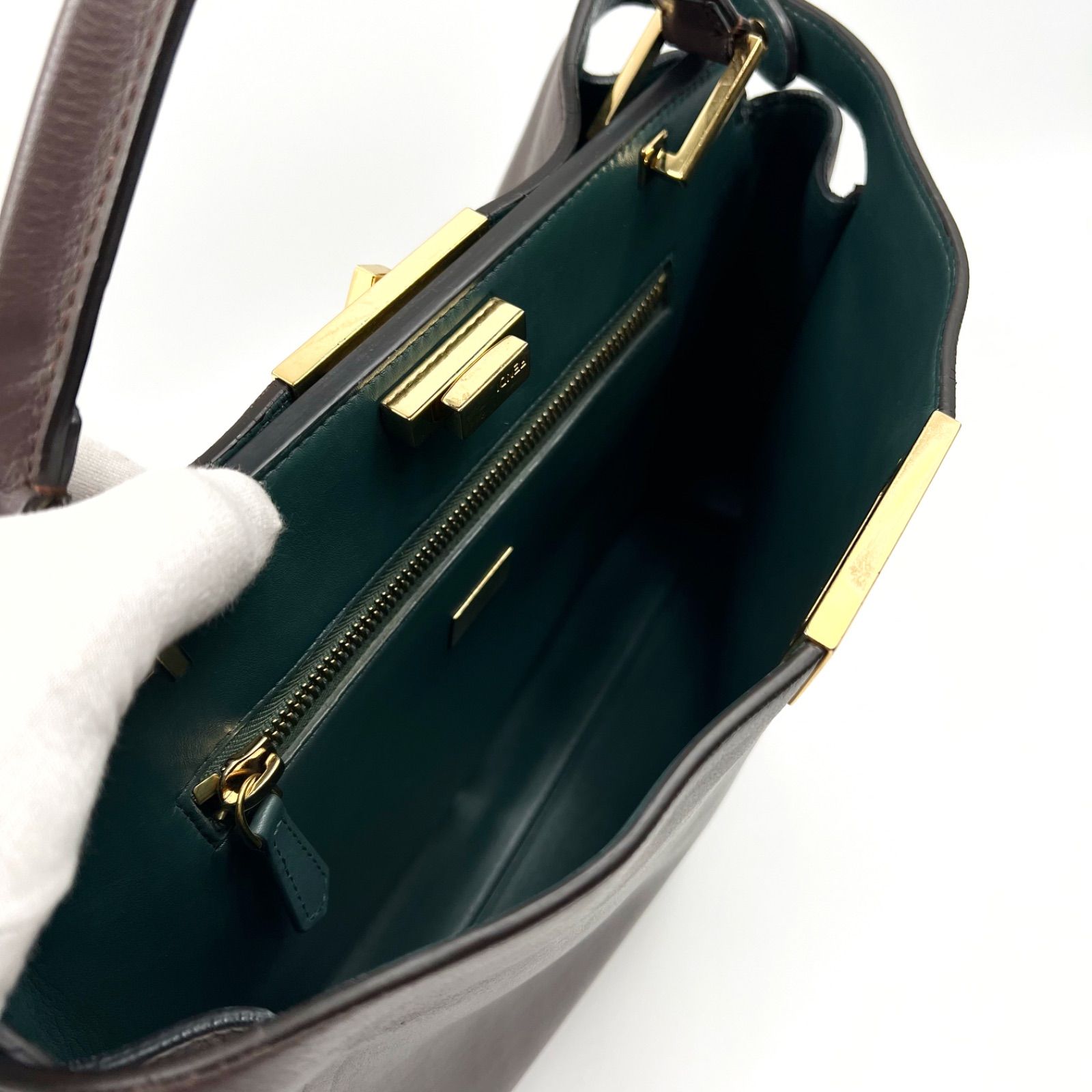 FENDI フェンディ ピーカブー アイコニック エッセンシャリー ラージ 