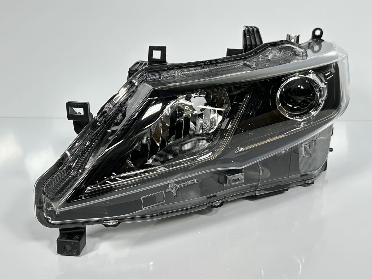 日産セレナ C27 純正 右LEDヘッドライト 中古 26025-5TF5A