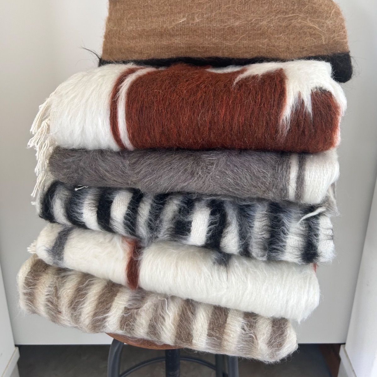 トルコより直輸入 NEW Turkish Battaniye トルコ製 手織りバッターニエ 127cm×80m ホワイト×ブラック MARWIL-DEMENAGEMENTS_CH