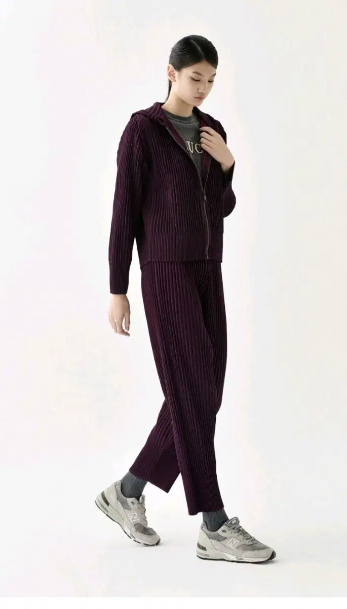 フードジャケットとズボン