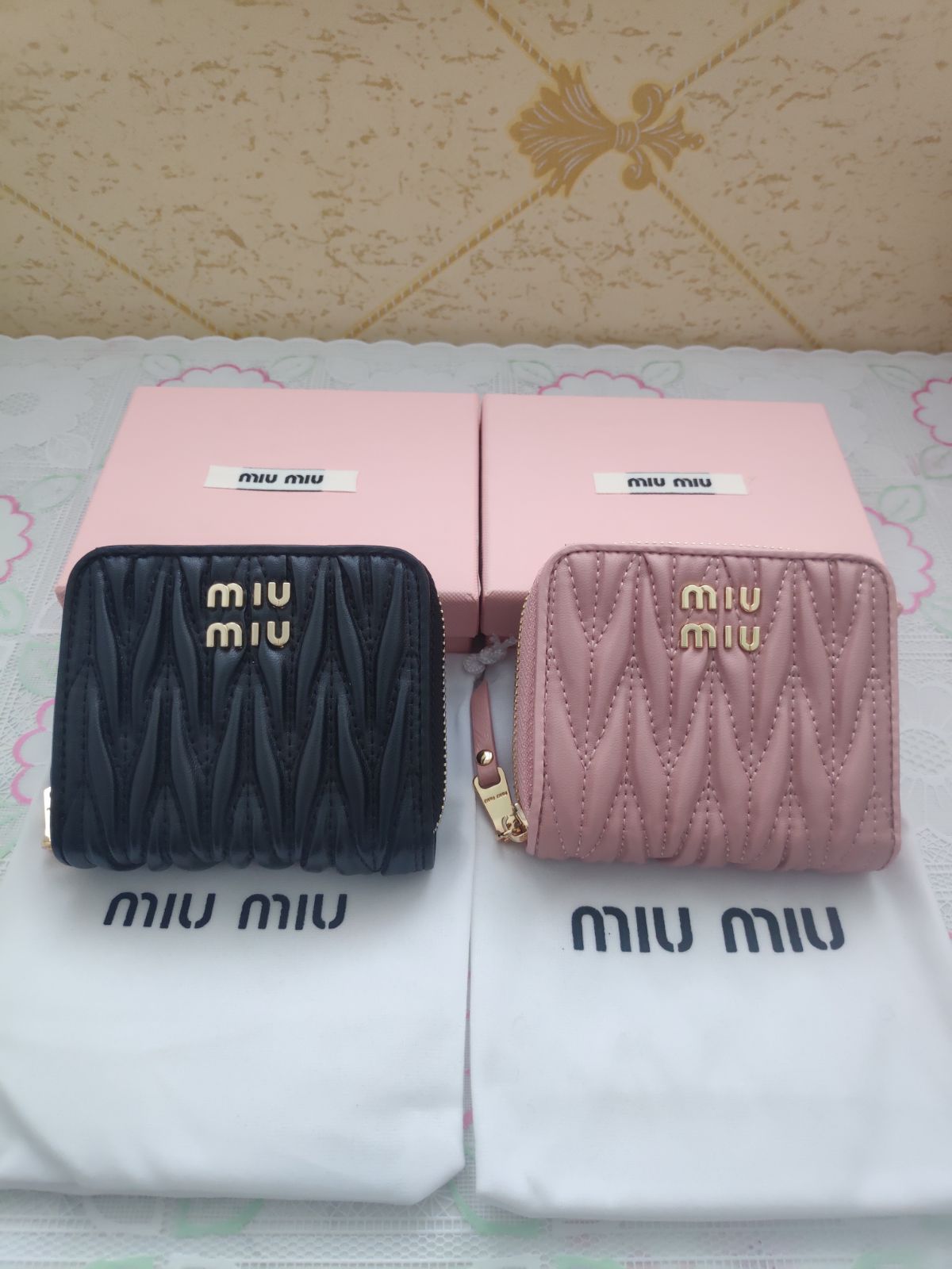 大人気美品！ミュウミュウ/MIUMIU財布 ☆二つ折り財布レディース☆新品未使用