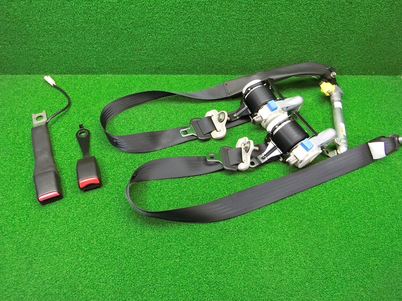 11137 スズキ ワゴンR MH23S フロント シートベルト 左右セット キャッチ 84920-70K1 84940-70K0