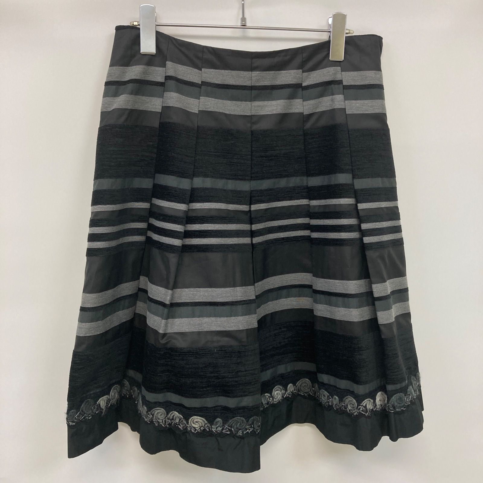 ALBA ROSSA アルバロッサ スカート 膝丈スカート プリーツ ストライプ柄 ブラック 日本製 レディース 44サイズ CB704