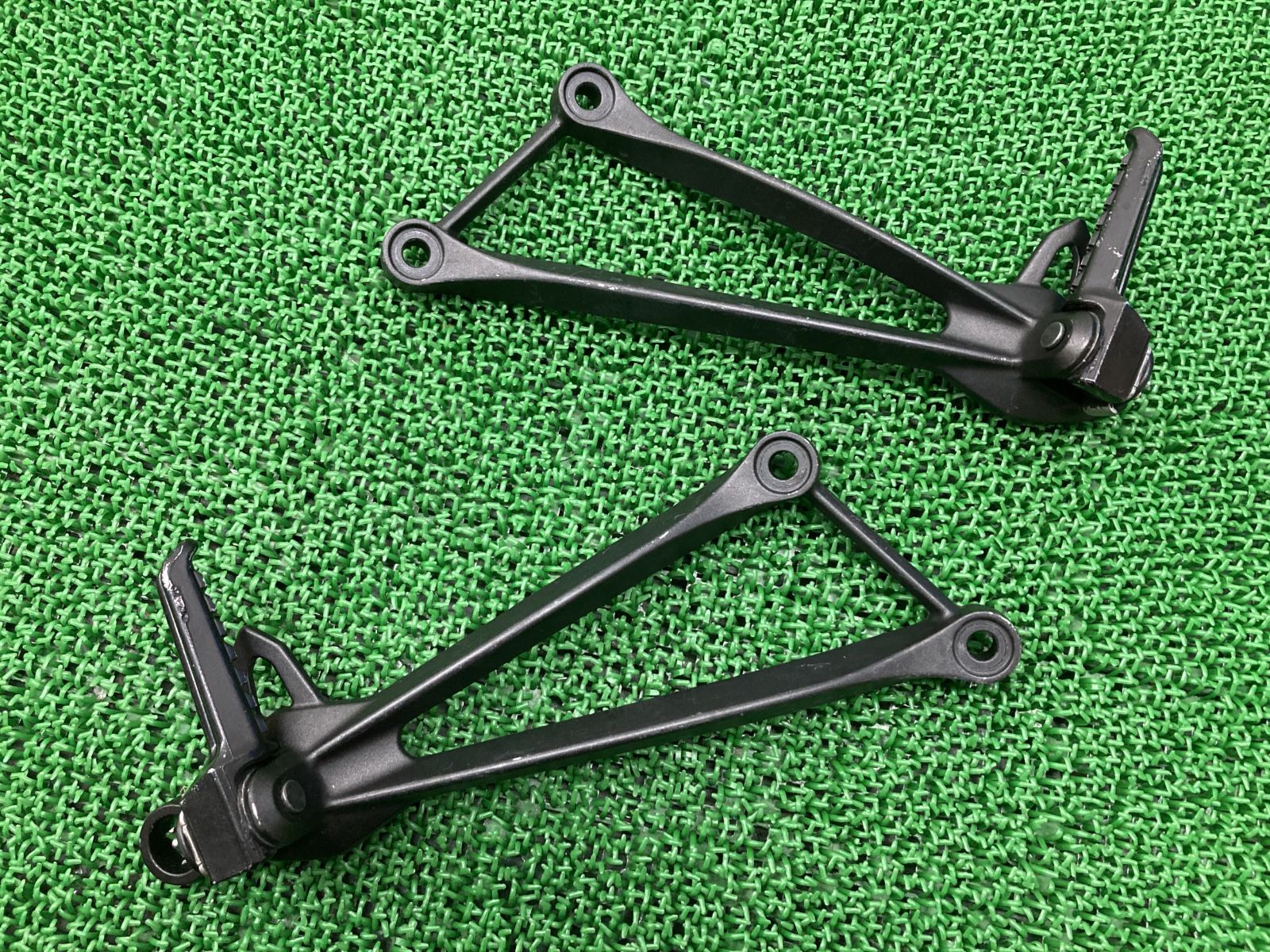 へルムステッター新品未使用 ZX-10R タンデムステップ 左右 0444/0445 カワサキ 純正 中古