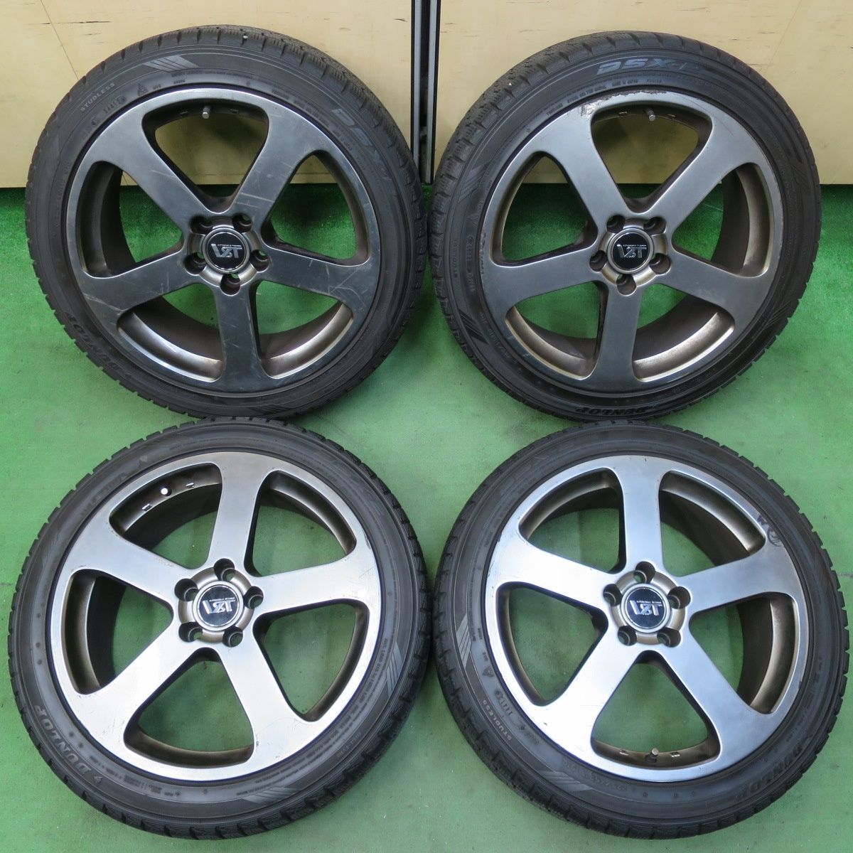 バリ溝！8.5分☆ボルボ 等 VST RS 225/45R18 スタッドレス ダンロップ 