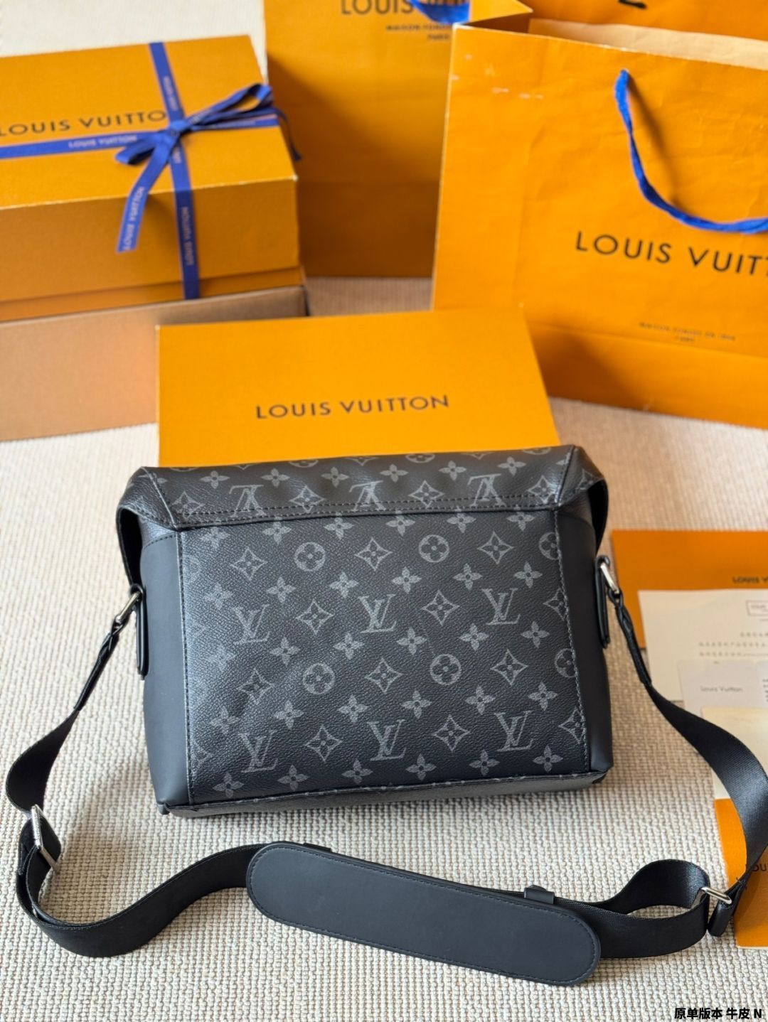 今日特価】Louis Vuitton Voyager Messenger Bag - ルイ