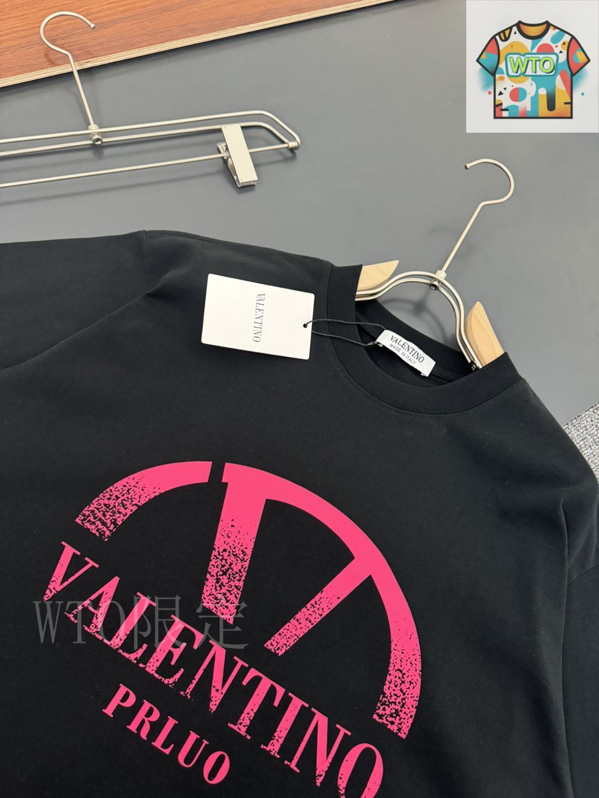 関税送料込み- VALENTINO 半袖 Tシャツ VALENTINO新作2022トレンド流行りヴァレンティノtシャツ