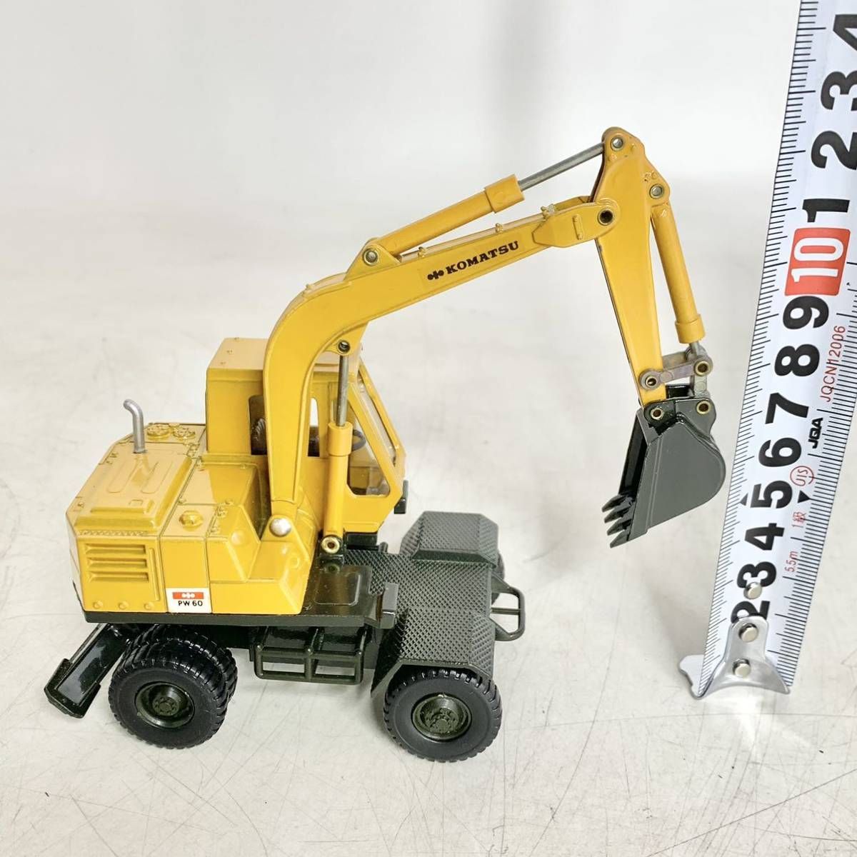 昭和レトロ コマツ ホイール式 パワーショベル PW60 1/40 ヨネザワ ダイヤペット YONEZAWA KOMATSU DIAPET K-51  - メルカリ