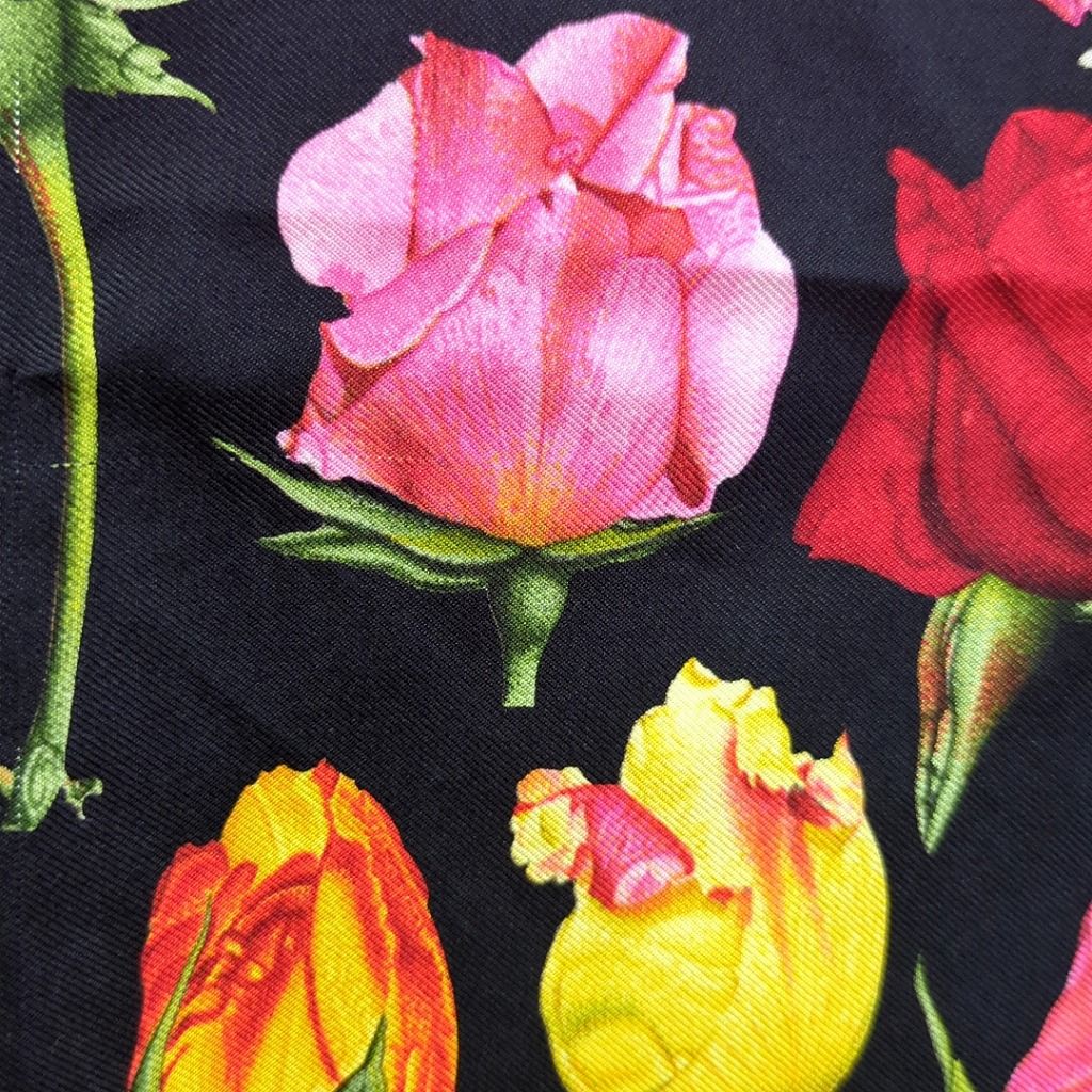 GUCCI グッチ 100% シルク スカーフ 花柄 バラ イタリア製