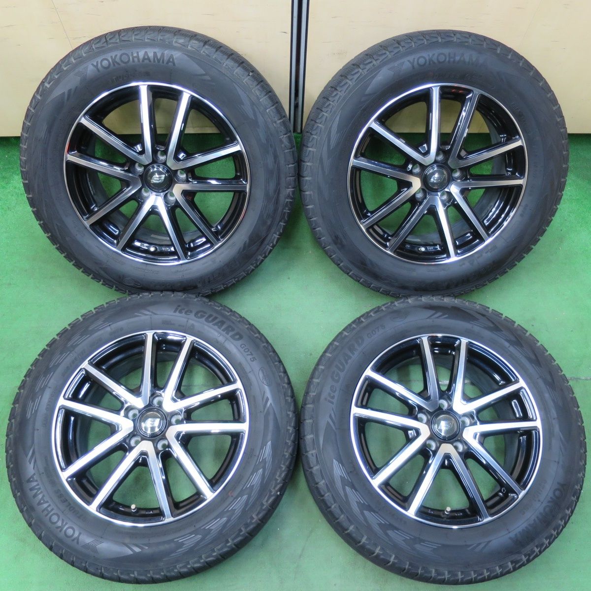 送料無料] バリ溝！キレイ！8.5分☆スタッドレス 225/65R17 ヨコハマ 