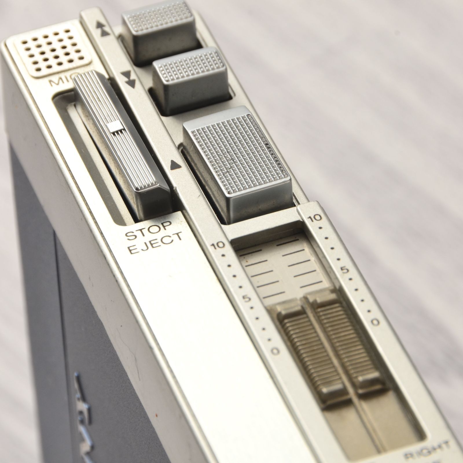SONY 初代WALKMAN TPS-L2 初期型 カセットウォークマン 整備済 SONY 初代WALKMAN TPS-L2 カセットウォークマン ケース 整備済