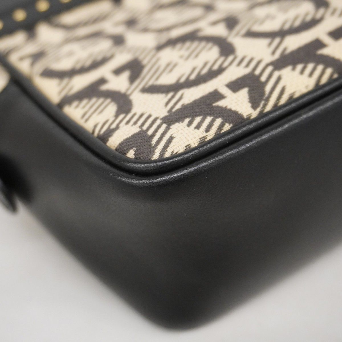 ☆SALE【5ib2561-h】サルヴァトーレフェラガモ ポーチ ガンチーニ  