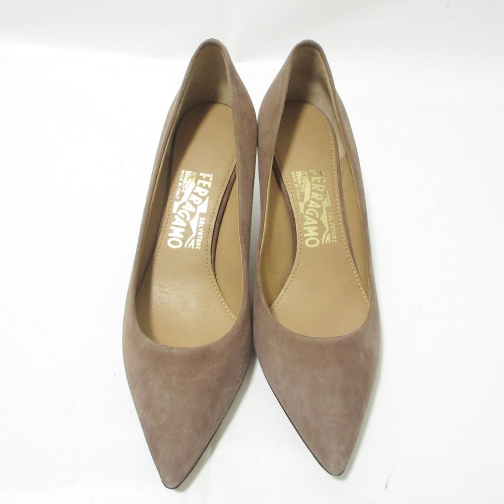 ★FERRAGAMO ベージュ フロントロゴ ポインテッドトゥ パンプス ポインテッドトゥのパンプス【本革】ベージュ – PRODUIT PARFAIT