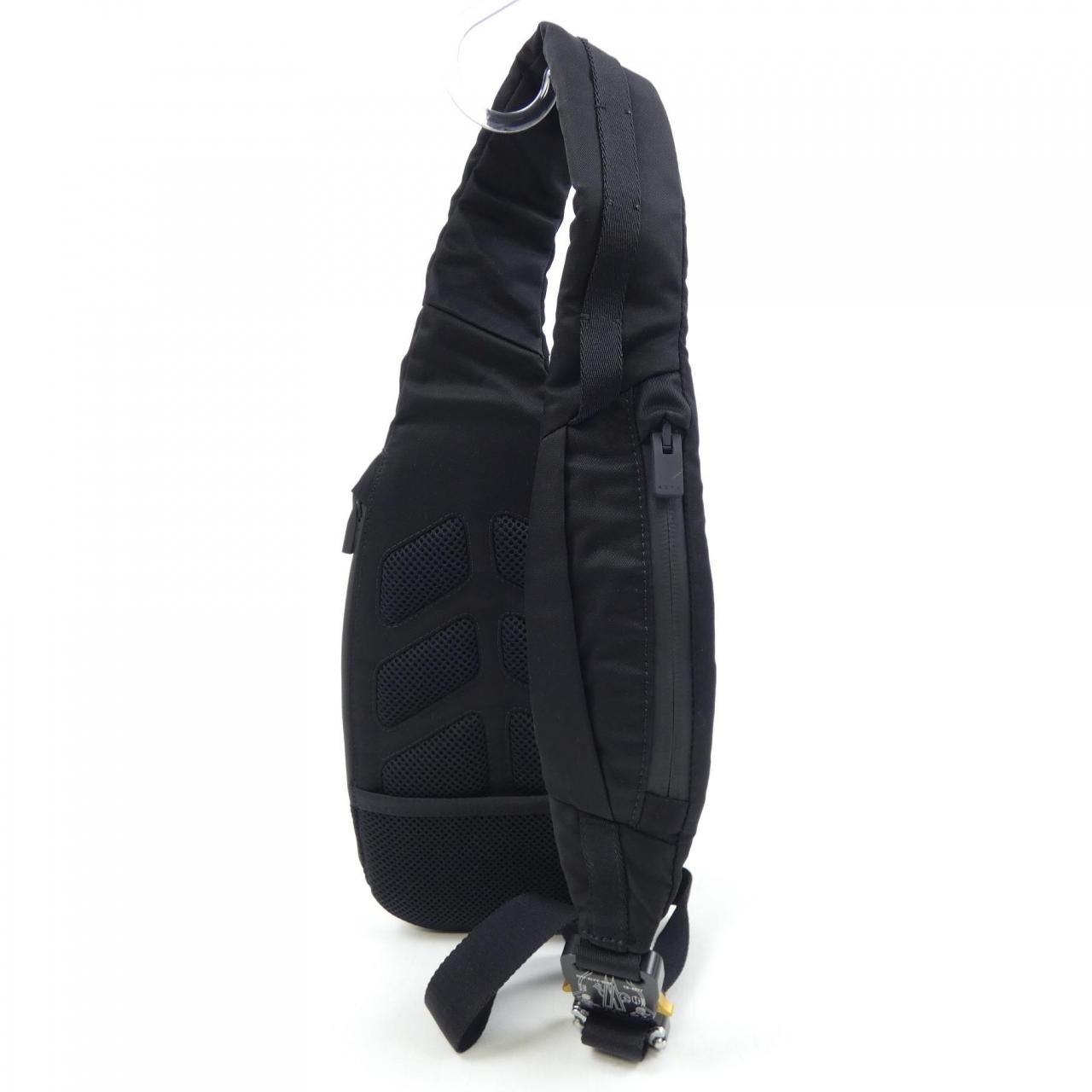 ジーニアス MONCLER