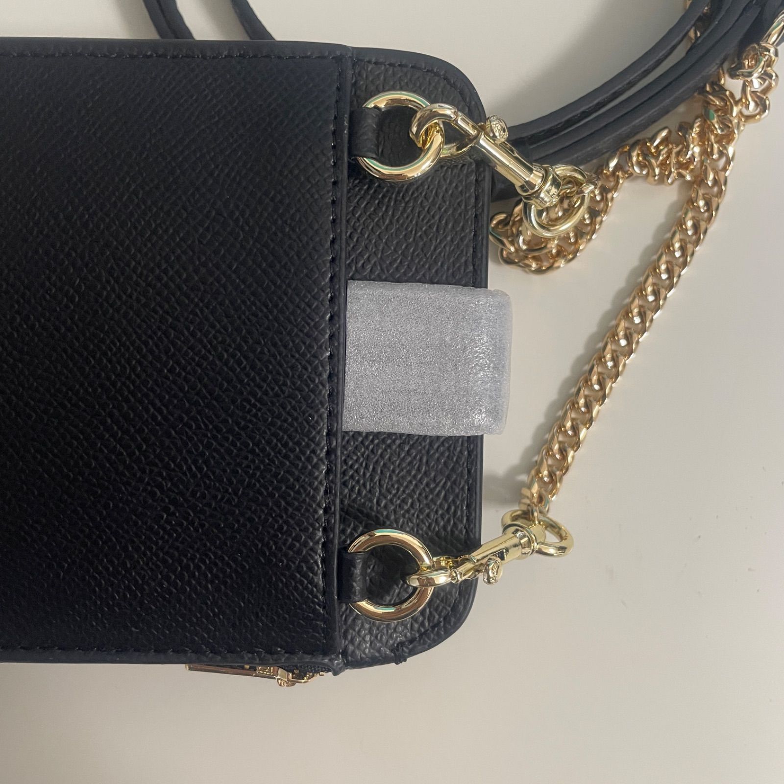 新品・未使用】COACH スマホショルダー ブラック シグネチャー - メルカリ