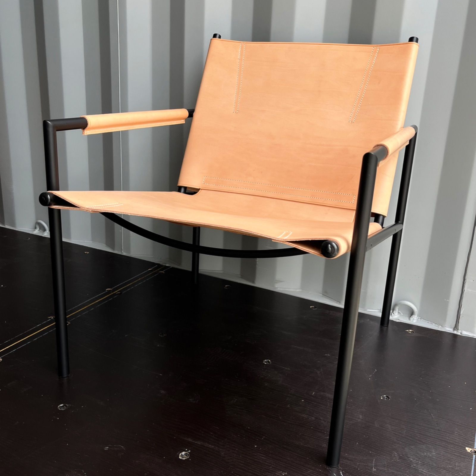 取付無料！スペクトラム SZ02 モダン オランダ 本革ナチュラルイージーチェア 取付無料！スペクトラム SZ02 モダン オランダ 本革ナチュラル