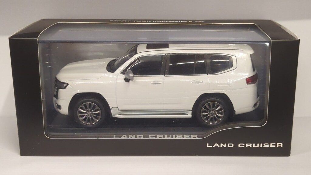 【新品未開封】 ランクル 300 プレシャスホワイトパール カラー見本 1/30 トヨタ特注 1/30 新型 トヨタ ランドクルーザー 300 ランクル